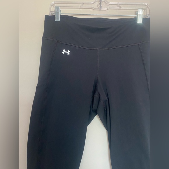 Under Armour Black‎ Athletic Capris - Picture 2 of 9